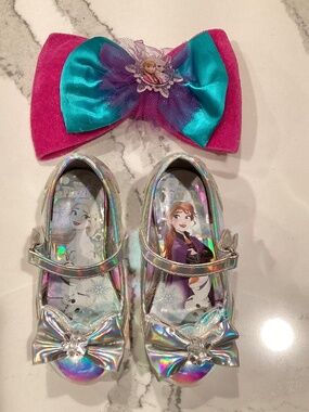 Disney Silver Holographic Elsa Mary Jane Shoes and Frozen Hair Bow